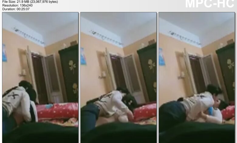 واد بينيك زميلته في الجامعة في البيت